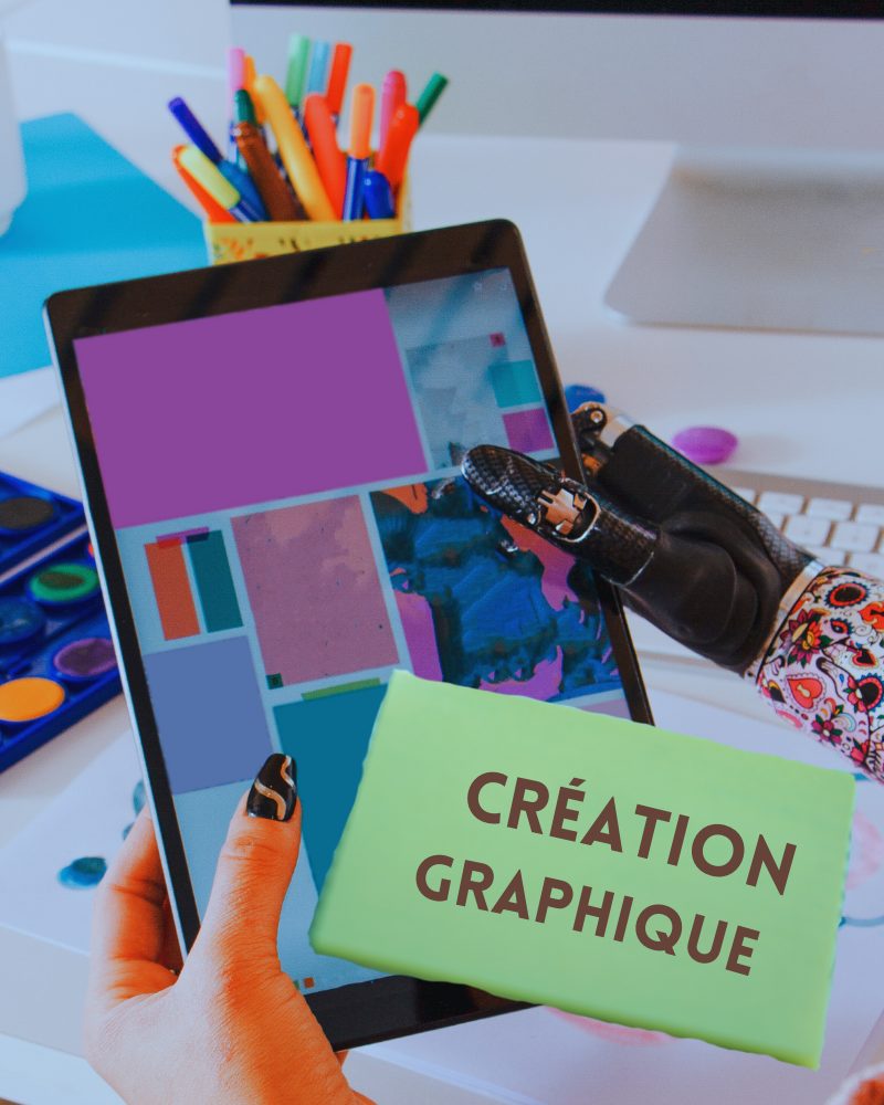 Création graphique écris sur un post-it près d'une tablette graphique, montre les services en design graphique de Bérénice Léger, community manager à strasbourg.